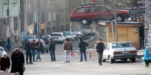 El frenini çekmeyi unutunca...