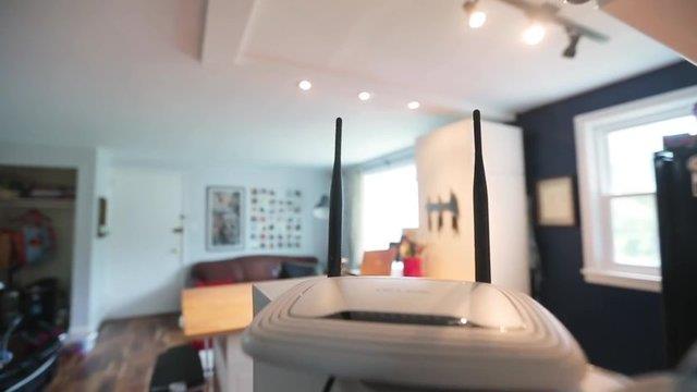 Yapmanız gereken ilk şey modeminizi merkezi bir yere koymanız. Çünkü her tarafa eşit oranda sinyal yayar.