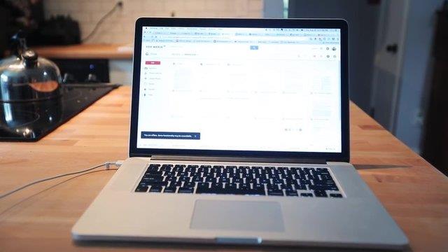 Cihazlar, dahili antenleri modemle paralel oldukları zaman daha iyi çalışırlar. Bu sebepteni laptopların içindeki antenleri yataydır.