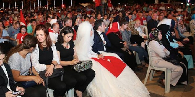 Düğünden demokrasi nöbetine!