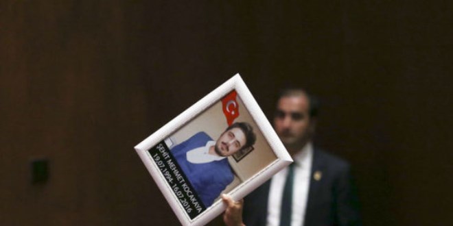 Demokrasi şehitleri böyle anıldı