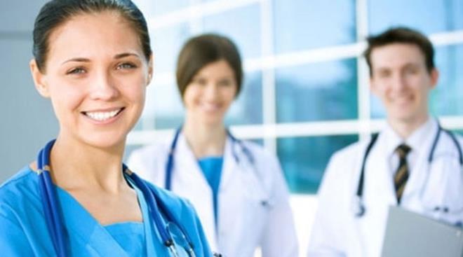 PATRON MAAŞINA STAJYER<p>    Devlet Hava Meydanları İşletmesi Genel Müdürlüğü (DHMİ), 88 personel alacak. Bunların 25'i asistan, 63'ü stajyer hava trafik kontrolörü olacak. Başvurular, 29 Ağustos-30 Eylül tarihleri arasında gerçekleşecek.  <p>  Adayların KPSSP3'ten en az 70 puan almış olması gerekiyor. Başvurular, şahsen veya posta yoluyla yapılacak. DHMİ'de stajyer hava trafik kontrolörünün maaşı 4 bin 500 lira.