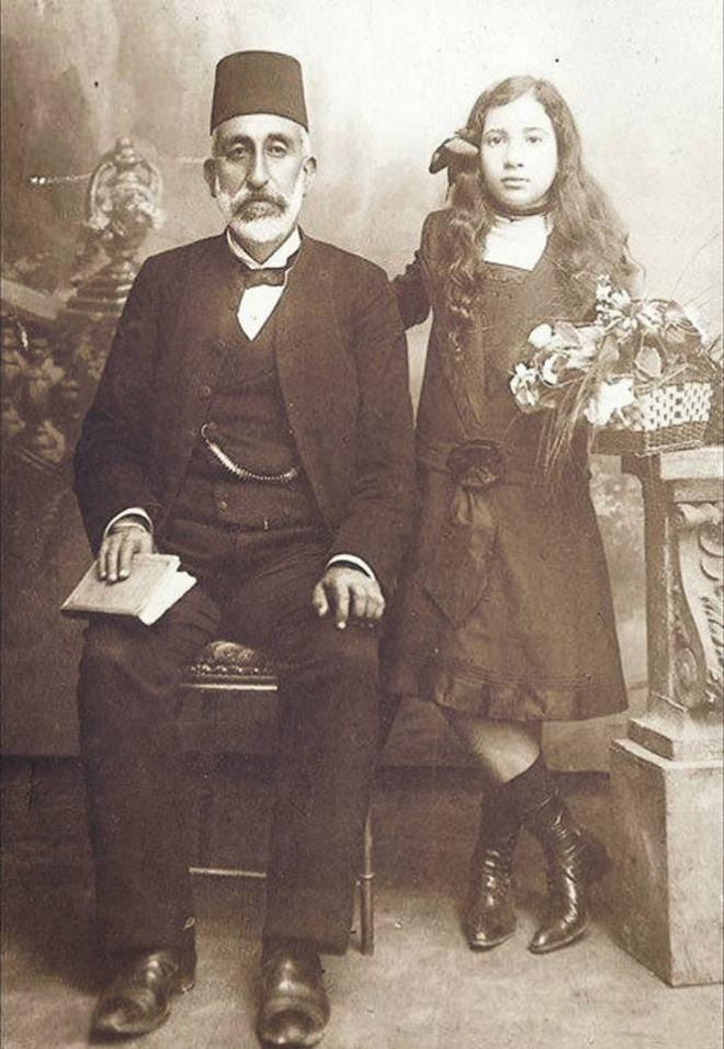 Öğretmeni Şemsi Efendi