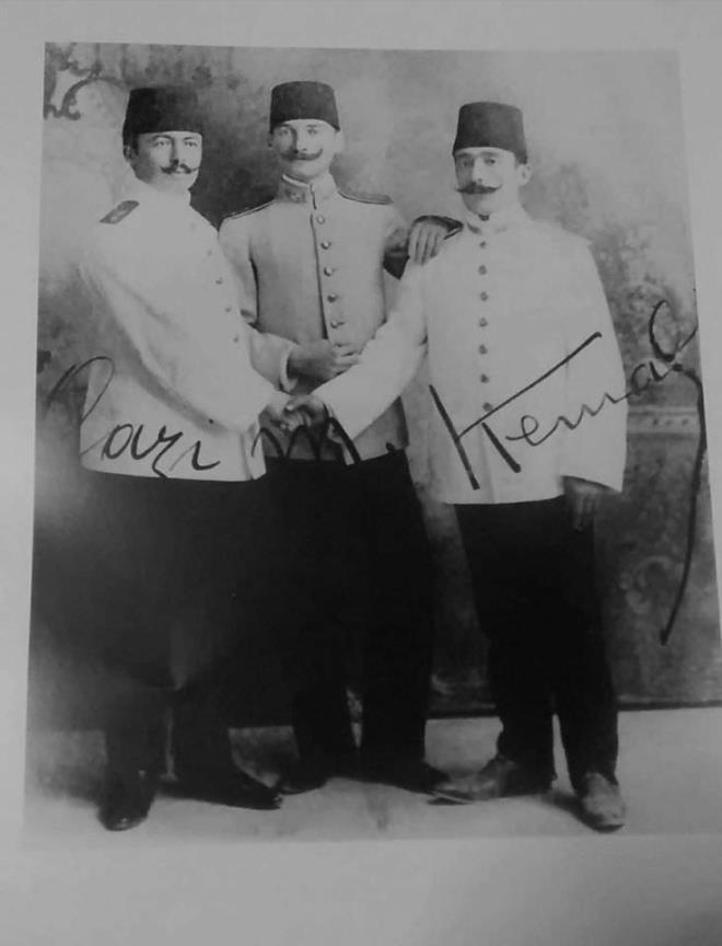 1906, Şam. Arkadaşları Halil ve Müfit Bey ile birlikte..