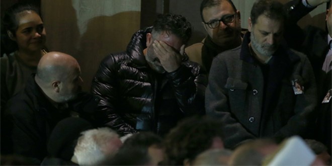 Cem Yılmaz gözyaşlarına boğuldu