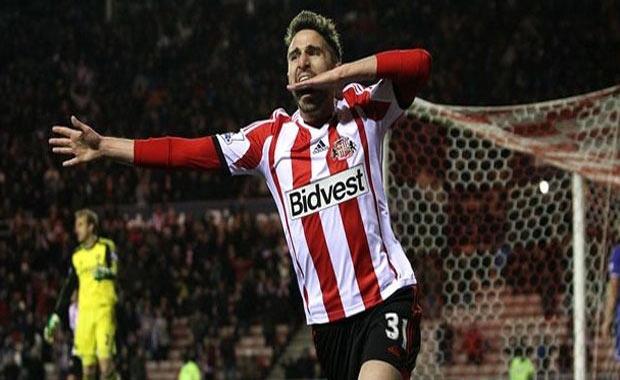 Fabio Borini<br>  Listenin diğer yıldızlarına göre çok daha kısa süre ve sönük parladıktan sonra futbol dünyasının unutulan isimleri arasına girse de Fabio Borini, Sunderland'de üst üste goller attığı sırada ağları sarstıktan sonra bir elini ısırmasıyla dikkat çekiyordu. Kendisi açıklıyor: "İtalya'da bir şeyi çok isteyen bir insan için pes etmeyen savaşçılar kastedilerek 'Dişlerinin arasında bıçak varmış gibi’ denir." Sanırız Borini'nin kariyerinin şu anki durumu düşünülürse kendisine verilebilecek en iyi tavsiye kendi gol sevincinde saklı.