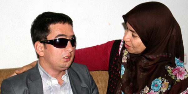 Yüzünde, kaybettiği oğlunu gördü