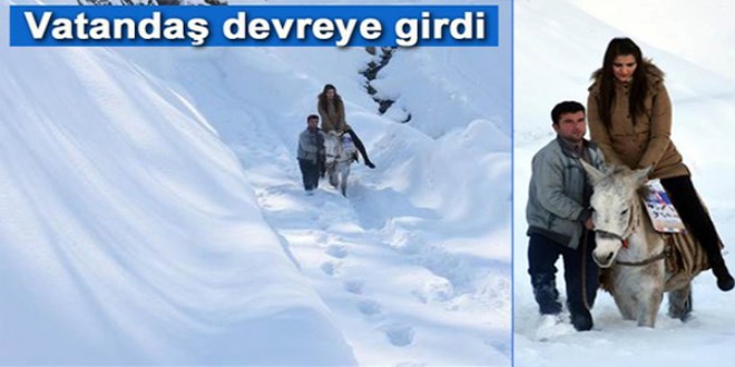 Öğretmen, okuluna her gün katırla gidiyor