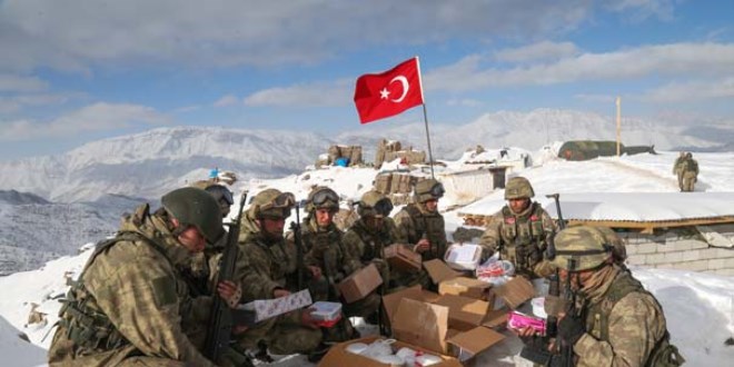 Öğrencilerden Mehmetçik'e anlamlı destek