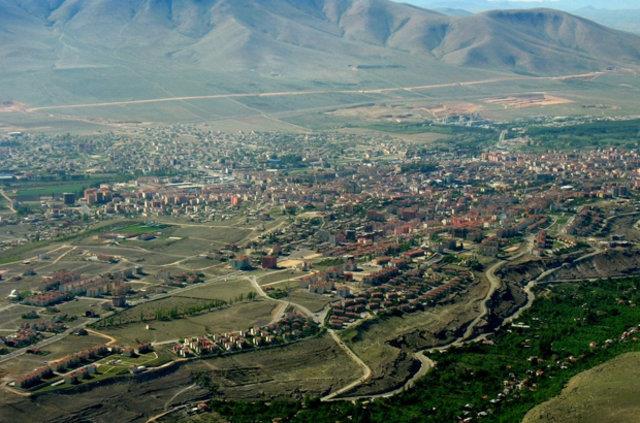 <p><strong>Kahramanmaraş</strong></p> <p>2015 nüfusu: 1096610</p> <p>2016 nüfusu: 1112634</p> <p>Değişim(%): 1,46</p>