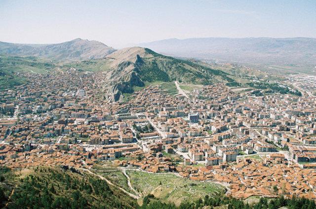 <p><strong>Tokat</strong></p> <p>2015 nüfusu: 593990</p> <p>2016 nüfusu: 602662</p> <p>Değişim(%): 1,45</p>