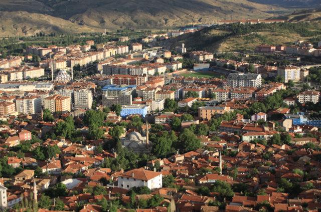<p><strong>Çankırı</strong></p> <p>2015 nüfusu: 180945</p> <p>2016 nüfusu: 183880</p> <p>Değişim(%): 1,62</p>
