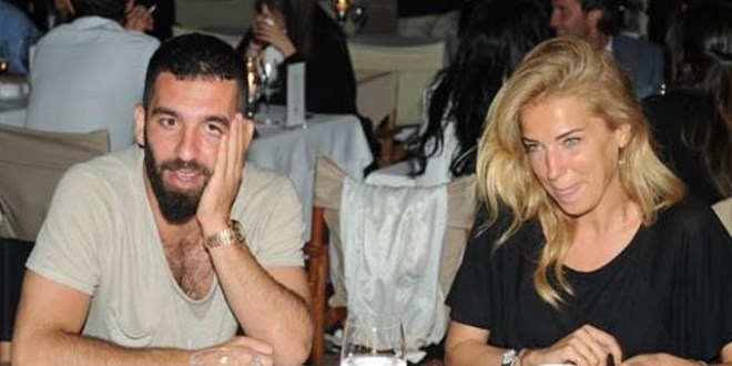 Burcu, Arda'yı görünce mekanı terk etti