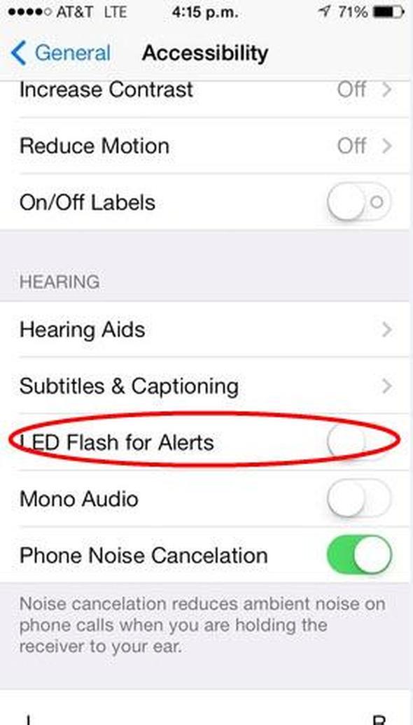 Gelen bildirimleri görmek için flaş ışığını kullanabilirsiniz. Örneğin arama geldiğinizde flaşınız yanıp sönebilir. Ayarlar menüsü içinde ilgili ayarı bulabilirsiniz. (Settings>Accessibility)