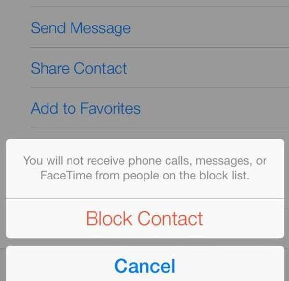 iOS 7 ile birlikte iPhone'ların en büyük eksikliklerinden biri de tarih oldu. Artık istemediğiniz kişilerin telefonlarını kara listeye atabiliyor, bu kişilerden arama almıyorsunuz. Bunun için Ayarlar>Telefon>Engellenenler kısmına girmeniz yeterli.