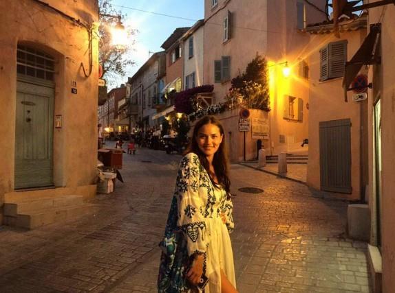 Boğaziçi Üniversitesi'nden mezun olan Fahriye Evcen'in yeni filmi 24 Mart'ta vizyona girecek.