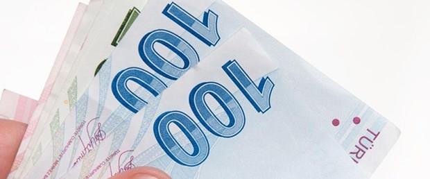 SİSTEME YENİ GİREN NE KADAR VERECEK?   <p>Trafik sigortası yeni tavanlarına göre sisteme yeni girenler İstanbul’da 855 lira ödeyecek. Bir yıl sonra kaza yapanlar (üçüncü basamak) yüzde 50, ikinci yıl kaza yapanlar (ikinci basamak) yüzde 100 ve üç yıl arka arkaya kaza yapanlar yüzde 150 zamlı sigorta primi ile karşılaşacak.