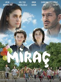 8- Miraç<p><strong>Yönetmen</strong> Enes Hakan Tokyay<br /><strong>Oyuncular:</strong> Meltem Miraloğlu, Ufuk Bayraktar, Arda Şahin <br /><strong>Tür:</strong> Macera, Komedi<br /><br />Yusuf ile Ali iki küçük arkadaştır. <br /><br />Arkadaşları Ahmet'i kaybetmişlerdir ve onun cennette olduğuna inanmaktadırlar. <br /><br />Bu nedenle Ahmet'e seslerini duyurmak için ellerinden geleni yapmaktadırlar. <br /><br />Göğün yedinci katına çıkmak için köylülerden akıl alan ikili köyü birbirine katıp, maceradan maceraya atılacaklardır. <br /><br />Film, Hz Muhammed'in Miraç'a çıkışını çocukların gözünden göstermeyi, onların dünyasından vermeyi hedefliyor.<br /><br />Başrollerinde ünlü oyuncular Ufuk Bayraktar ve Meltem Miraloğlu'nun yer aldığı dram filminin yönetmen koltuğunda Enes Hakan Tokyay otururken senaryosunu ise Yasin Öksüz kaleme aldı. <br /><br />Başrolde yer alan Yusuf ile Ali'yi de Arda Şahin ile Emircan Çal canlandırıyor.</p><iframe src="https://www.youtube.com/embed/Y_KzmlRZ280" width="100%" height="400" frameborder="0" allowfullscreen="allowfullscreen"></iframe>