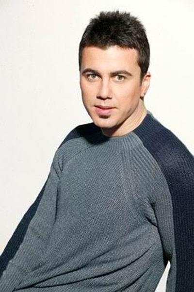 Tolga Futacı, Akademi Türkiye öncesinde Metin Arolay, Ajda Pekkan, Gülşen, Aşkın Nur Yengi, Leman Sam gibi ünlü isimlerle çalıştı. Daha sonra Akademi Türkiye'ye katıldı ve yarışmanın ikincisi oldu.