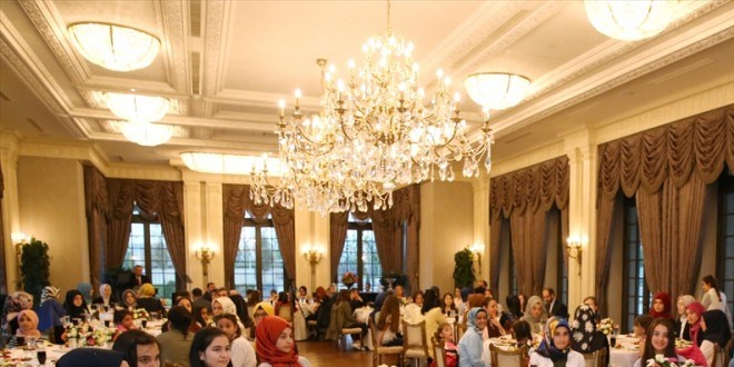 Emine Erdoğan devlet koruması altındaki çocuklara iftar verdi