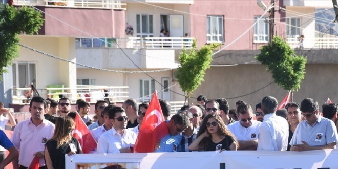 Batmanlılar Aybüke öğretmen için yürüdü!