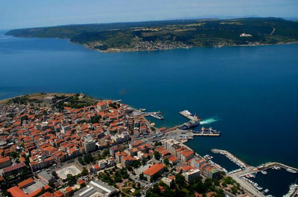 <p>ÇANAKKALE</p>  <p> </p>  <p> Kişi Başı Tasarruf Mevduatı (2015): 6.228</p>  <p> </p>  <p>                            Kişi Başı Tasarruf Mevduatı (2016): 7.772 </p>  <p> </p>  <p>                                                        Fark (TL): 1.544</p>  <p> </p>  <p> Artış (%): 24,8</p>  <p> </p>  <p> DİYARBAKIR</p>  <p> </p>  <p> Kişi Başı Tasarruf Mevduatı (2015): 1.807</p>  <p> </p>  <p>                                  Kişi Başı Tasarruf Mevduatı (2016): 2.269</p>  <p> </p>  <p>                                                       Fark (TL): 462  </p>  <p> </p>  <p>           Artış (%): 25,6</p>  <p> </p>  <p> </p>