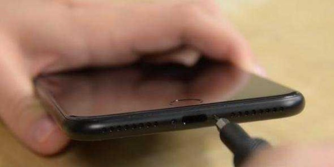 iPhone 7 Plus'ın içinden bakın ne çıktı
