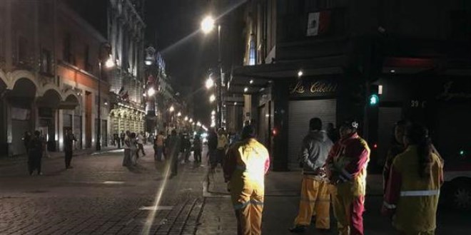 8.1 büyüklüğünde depremden fotoğraflar...