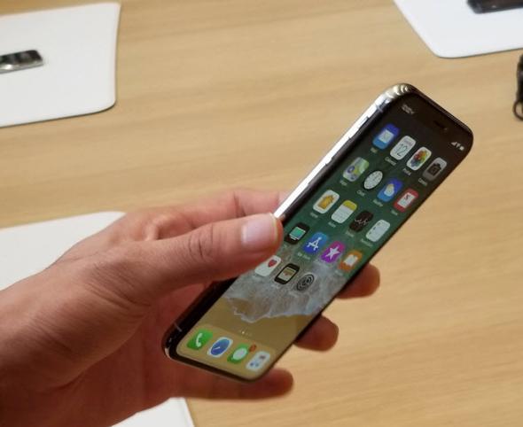 iPhone'ların yıllardır kullanmaya alıştığımız ön yüzdeki ana tuş tarih oldu, kablosuz şarj dönemi başladı! İşte Apple'ın tanıttığı iPhone X, iPhone 8, iPhone 8 Plus ve diğer bomba oyuncaklarının tüm özellikleri, çıkış tarihleri ve fiyatları...