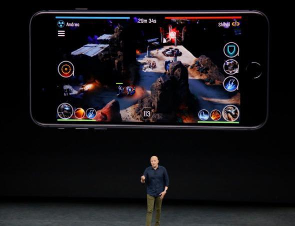 3 GB RAM'e ev sahipliği yapan akıllı telefon, 64 GB ve 256 GB olmak üzere iki farklı depolama alanı seçeneği ile karşımıza çıkıyor.