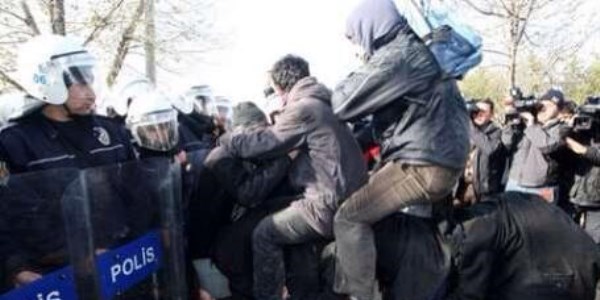 ODTÜ'lüler, polise karşı uzun eşek oynadılar