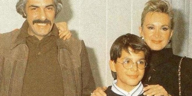 Gözlüklü yakışıklı çocuğu tanıdınız mı?