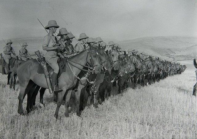 En son süvari birliği 2. Dünya Savaşı sırasında kullanılmıştır. Alman piyade birliğine saldıran Moğol süvarilerinden 2000 kişi öldürülmüş, buna karşın hiç Alman askeri ölmemiştir.