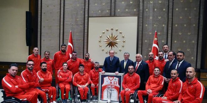 Cumhurbaşkanı Erdoğan şampiyonları kabul etti