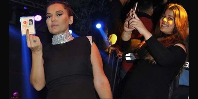 Demet Akalın çok kızdı! çizmeyi geri istedi