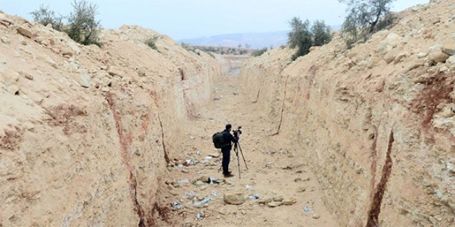 Afrin'de dev çukur ve tüneller mezarları oluyor