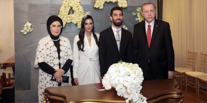 Arda Turan ile Aslıhan Doğan evlendi!