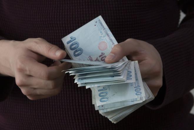 Hem merkez bankalarının sıkı duruşu hem de mevduat faizlerindeki artış, konut kredi faizleri başta olmak üzere diğer kredi faizleri de yükseliş eğilimi içine girdi.
