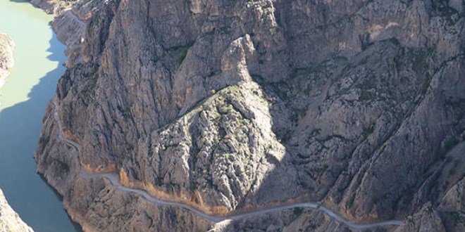 Dünyanın en tehlikeli yolu... Yapımı 132 yıl sürdü