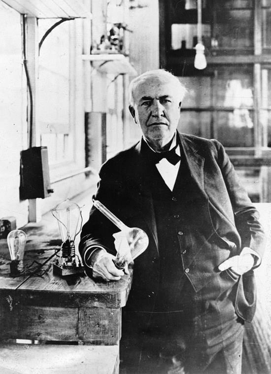 Edison’un hangi icadını her gün kullanırız?<br>  Alo kelimesi.Alo kelimesinin ilk yazılı kullanımı, Edison’un “3 ila 6 metre uzaktan duyulabileceği için” telefon görüşmesine “alo”yla başlamak gerektiği önerisini belirttiği 1887 tarihli bir mektubudur.