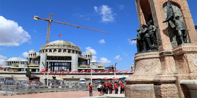 Taksim Camisi'nin kubbesi tamamlandı