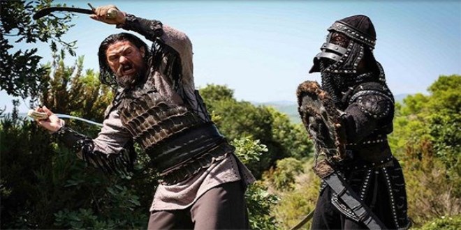 Sungurtekin: Setlerde parmaklarımız yaralanıyor, atlarla yuvarlanıyoruz