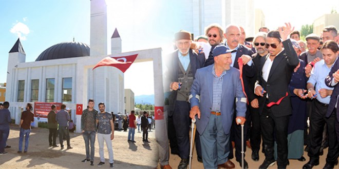 Nusret köyüne külliye yaptırdı
