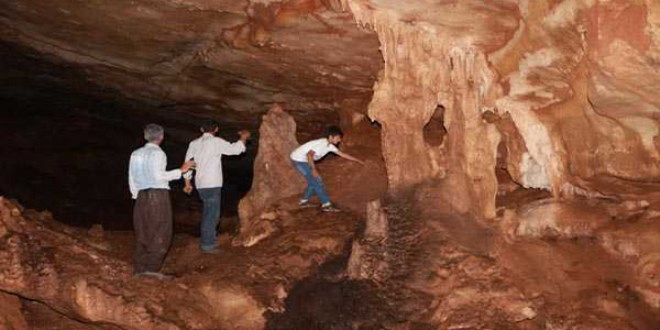 Adıyaman'da 3 arkadaş yarasa mağarasını keşfetti
