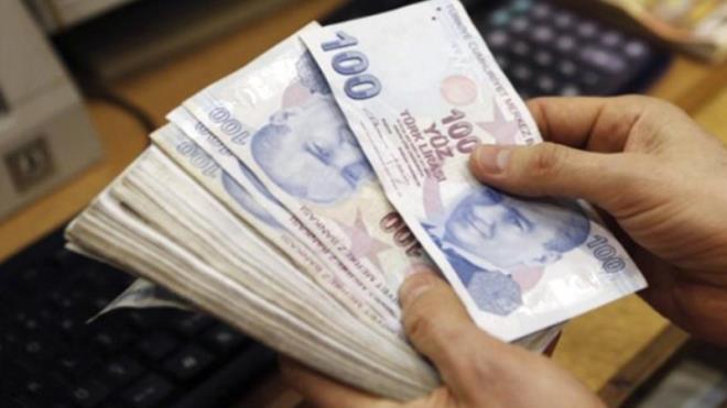 İşe geri alınmazsam yasal haklarım neler? İşe döndünüz, uygun kadro olduğu halde işveren sizi işe almadı. O halde yargı yoluna gidebilirsiniz. Bu durum ispat edildiği taktirde işveren, personelin aldığı ücret kadar 3 aylık bir ceza kesilebilir.