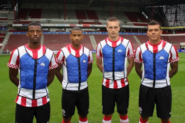 28) PSV Eindhoven (64.945)