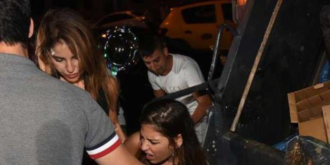 Türkan Şoray'ın kızı Yağmur çöp kamyonuna düştü
