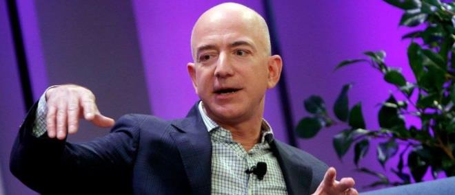 PARASINI UZAYA YATIRIYOR    Son yıllarda yatırımlarını uzay turizmine yapan Bezos Blue Origin isimli bir uzay turizmi şirketinin de sahibi.