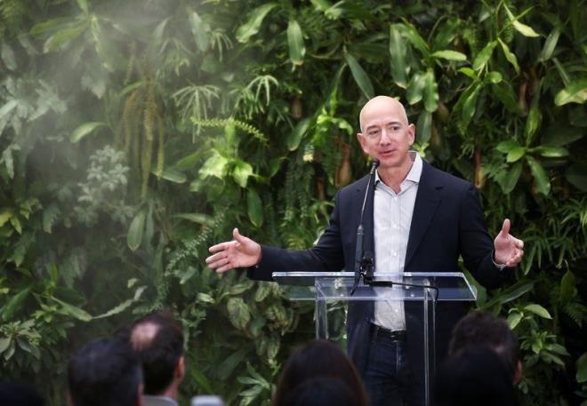 Jeff Bezos kendi kurduğu uzay turizmi şirketi Blue Origin'e ciddi miktarda bütçe ayırmış durumda.