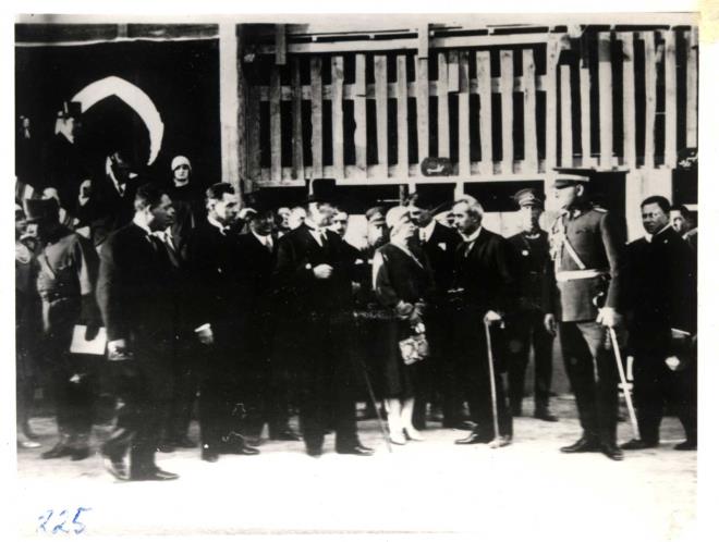 Genelkurmay Başkanlığı, Cumhuriyet'in 95. yıl dönümünde, arşivlerindeki az bilinen Atatürk ve kutlama fotoğraflarını Anadolu Ajansıyla paylaştı.
